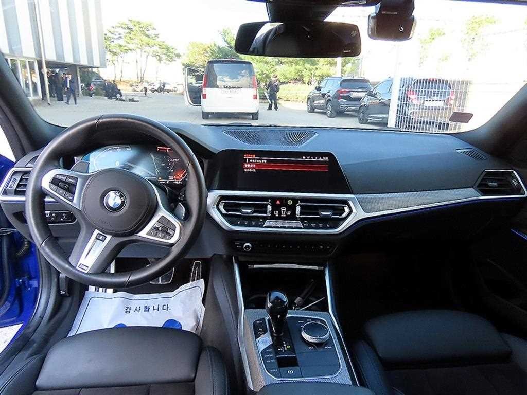 BMW 3시리즈 3시리즈 (G20) 320i M 스포츠 이미지 7
