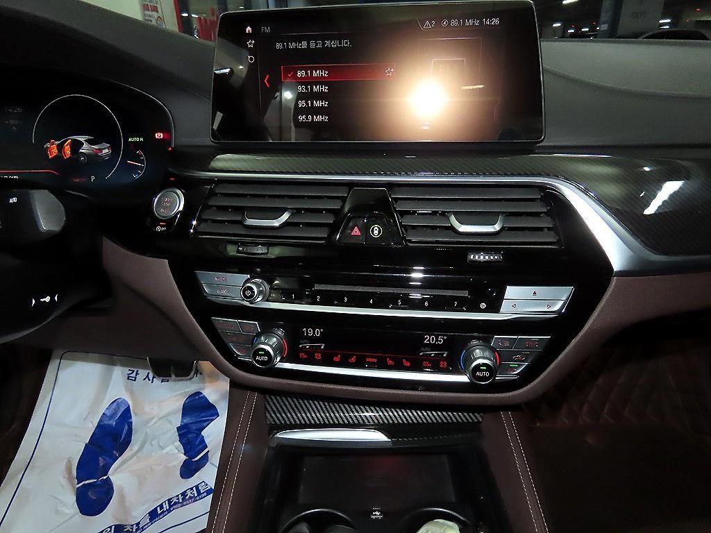 BMW 5시리즈 5시리즈 (G30) 530i xDrive M 스포츠 플러스 이미지 11