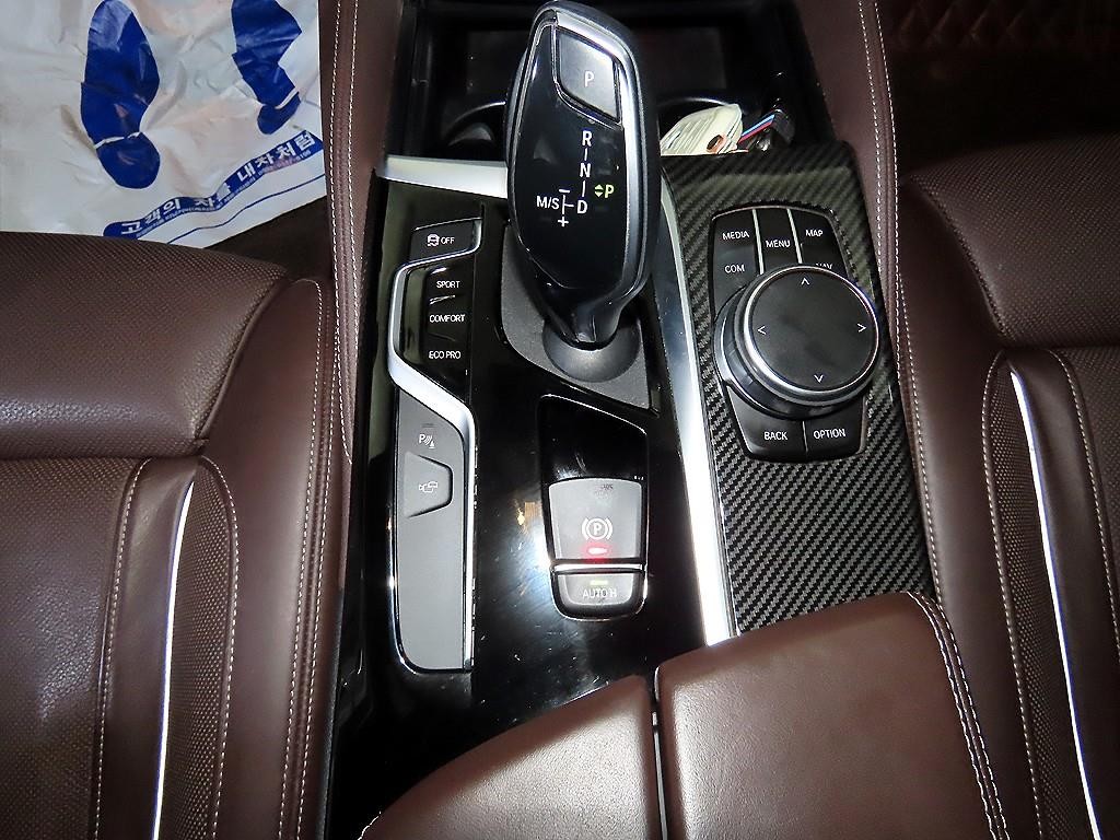 BMW 5시리즈 5시리즈 (G30) 530i xDrive M 스포츠 플러스 이미지 12