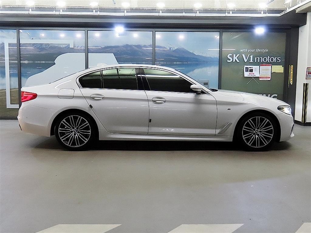 BMW 5시리즈 5시리즈 (G30) 530i xDrive M 스포츠 플러스 이미지 3