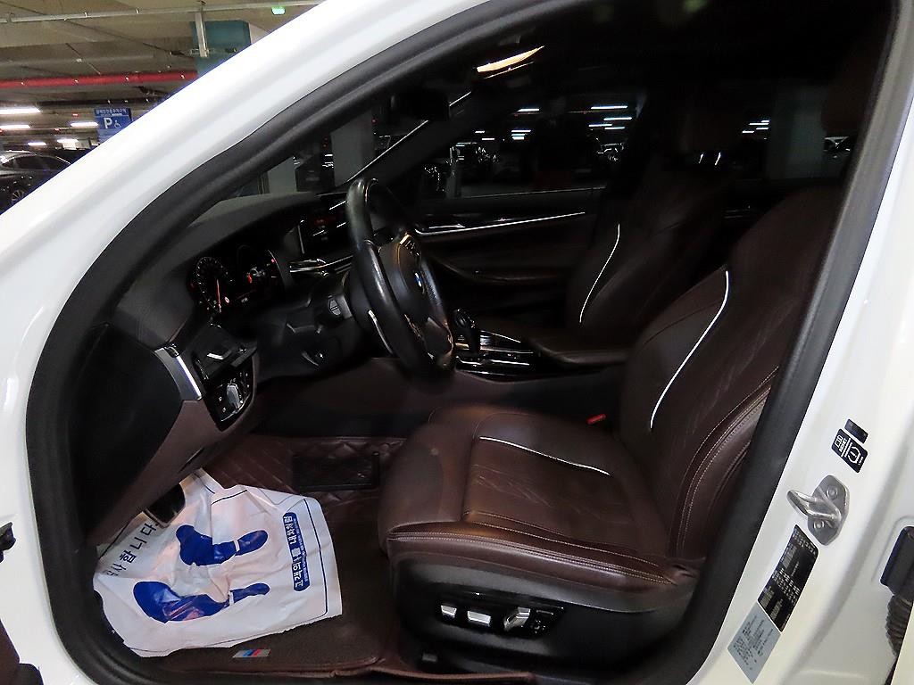 BMW 5시리즈 5시리즈 (G30) 530i xDrive M 스포츠 플러스 이미지 6