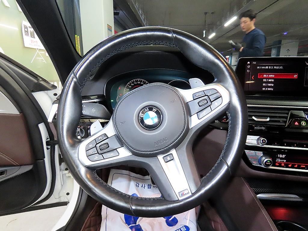 BMW 5시리즈 5시리즈 (G30) 530i xDrive M 스포츠 플러스 이미지 8