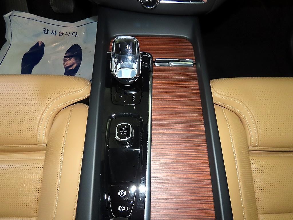 볼보 XC60 XC60(2세대) T8 AWD 얼티메이트 브라이트 이미지 12