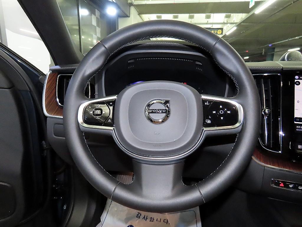 볼보 XC60 XC60(2세대) T8 AWD 얼티메이트 브라이트 이미지 8