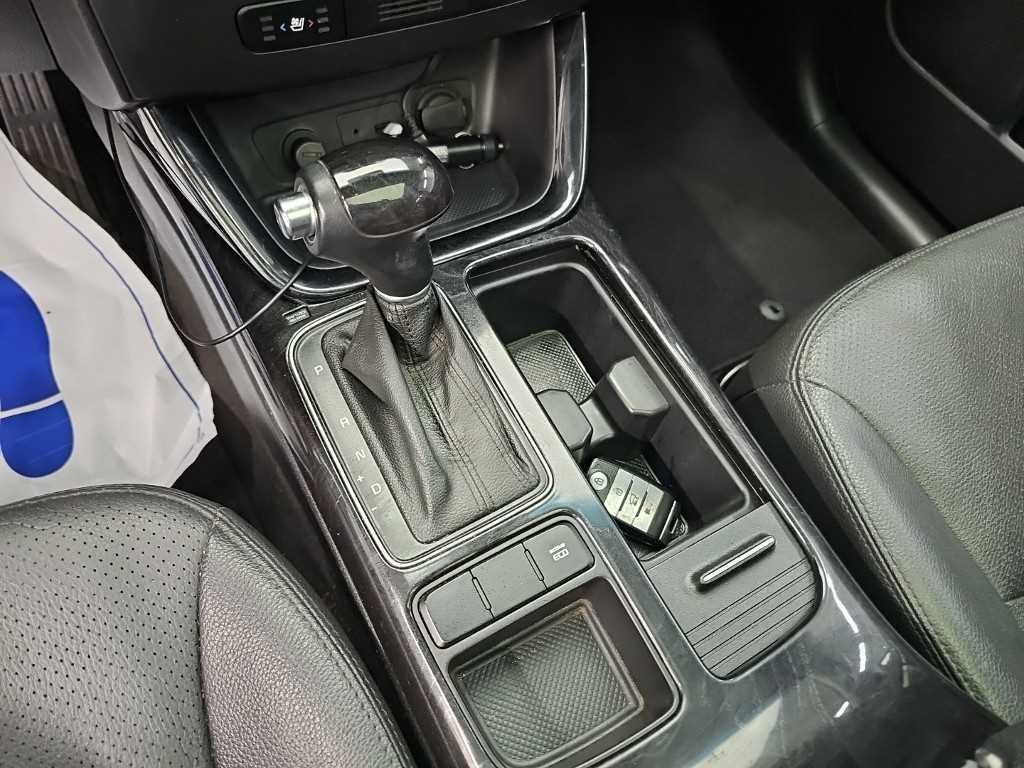 기아 쏘렌토 뉴 쏘렌토 R 4WD 2.0 트랜디 이미지 8