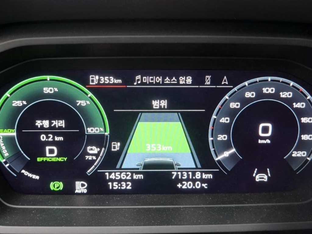 아우디 Q4 Q4 e-트론 40 스포트백 프리미엄 이미지 7