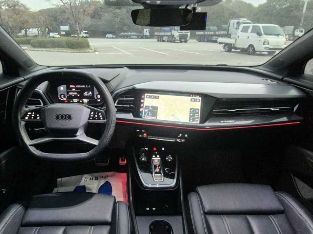 아우디 Q4 Q4 e-트론 40 스포트백 프리미엄 이미지 8
