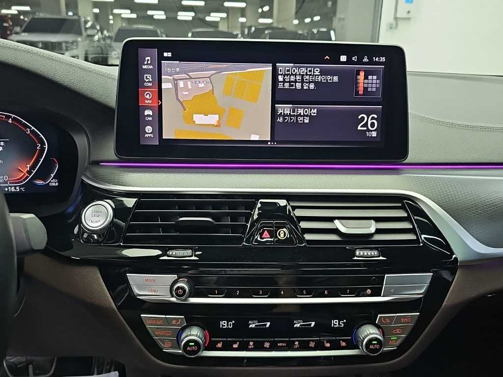 BMW 5시리즈 5시리즈 (G30) 523d M 스포츠 이미지 10