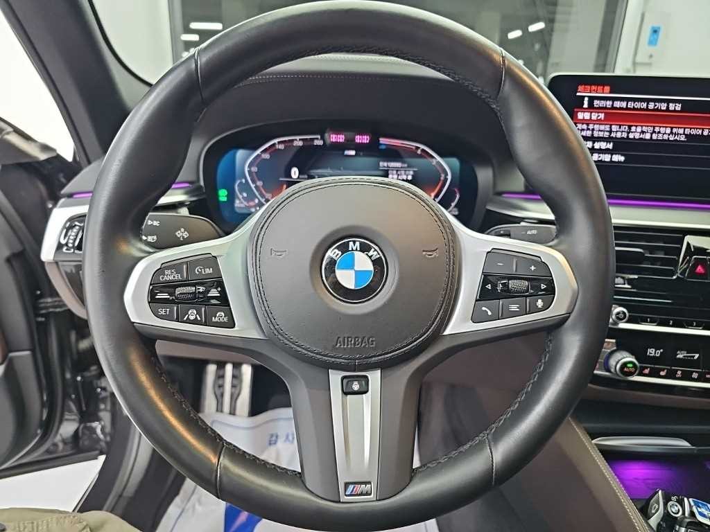 BMW 5시리즈 5시리즈 (G30) 523d M 스포츠 이미지 9