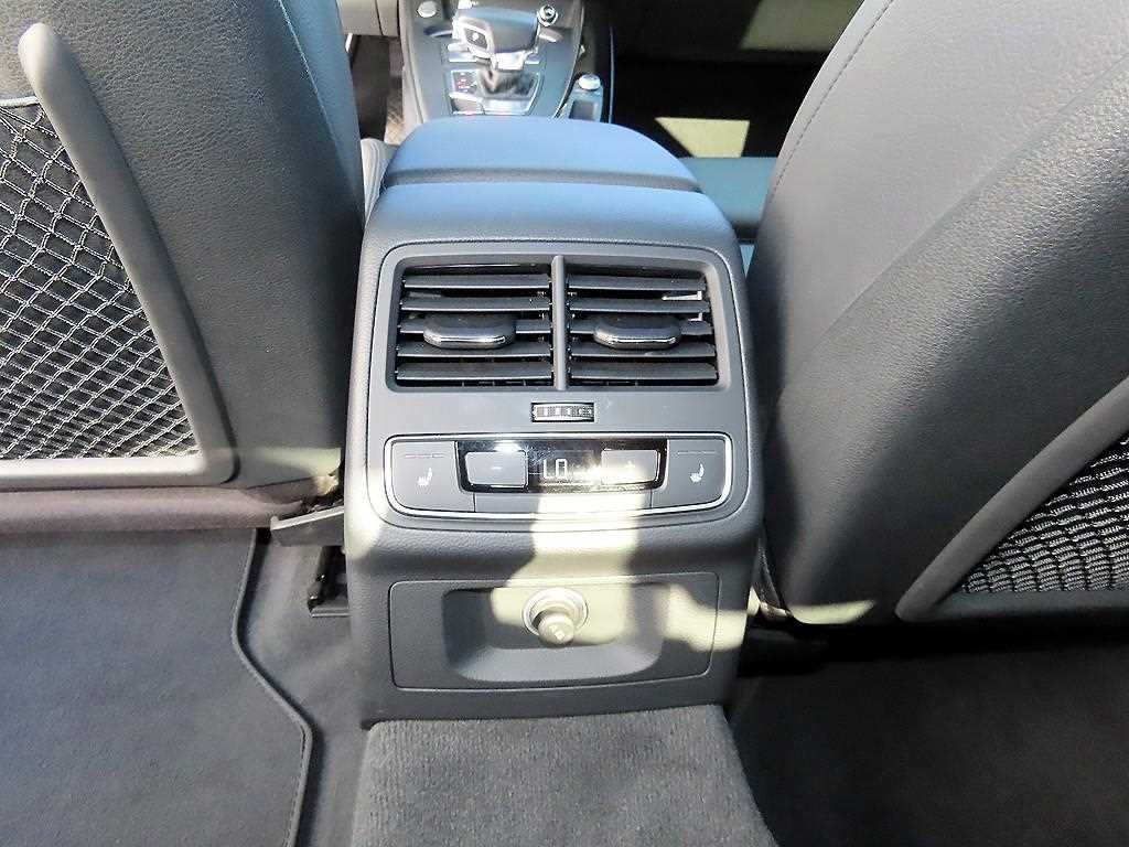 아우디 A5 A5 (F5) 45 TFSI 콰트로 프리미엄 스포트백 이미지 16