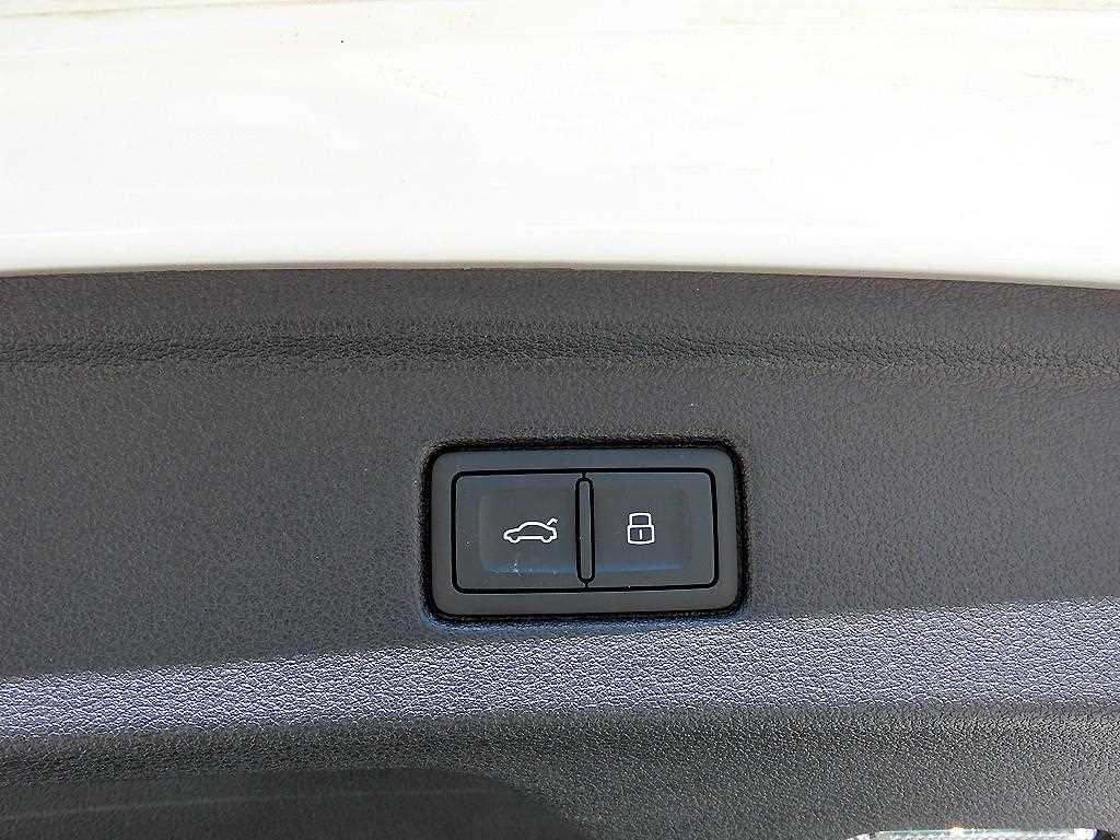 아우디 A5 A5 (F5) 45 TFSI 콰트로 프리미엄 스포트백 이미지 17