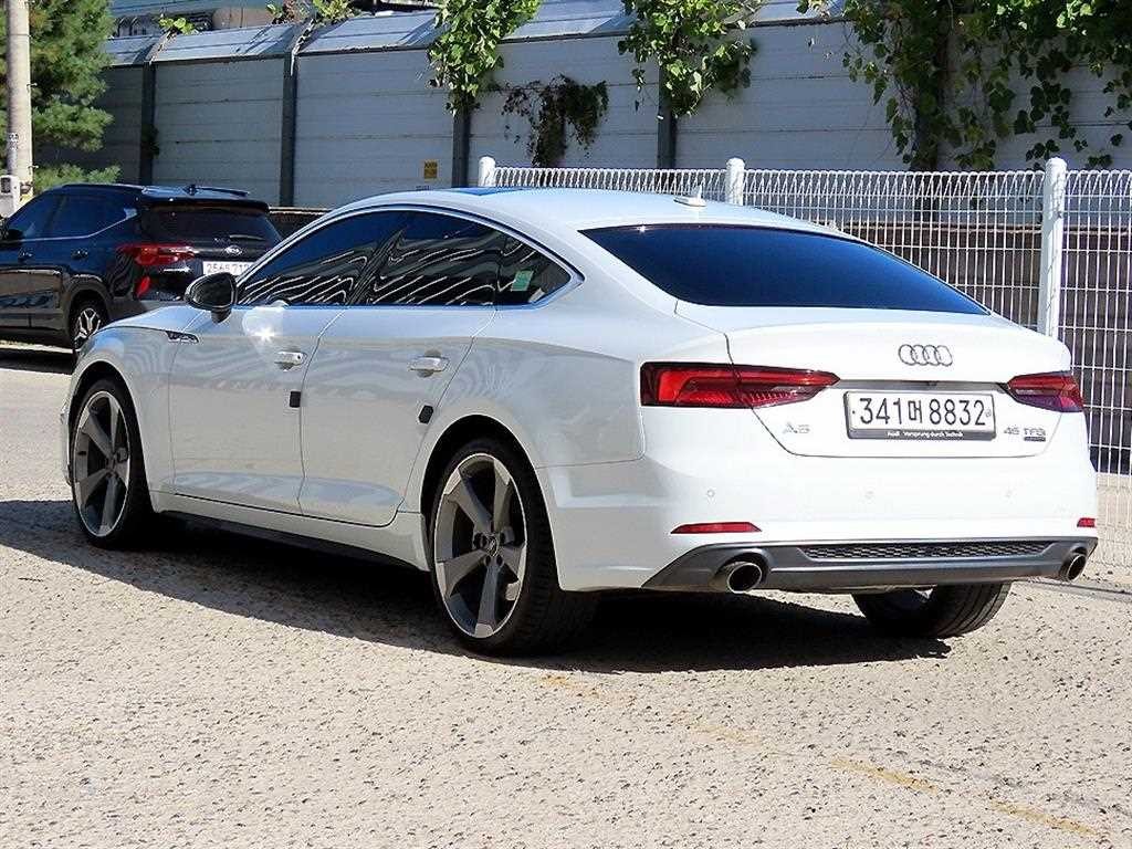아우디 A5 A5 (F5) 45 TFSI 콰트로 프리미엄 스포트백 이미지 3