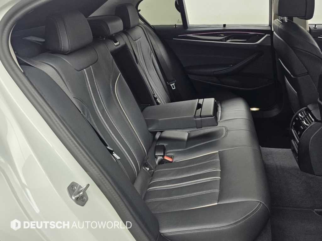 BMW 5시리즈 5시리즈 (G30) 520i 럭셔리 이미지 12