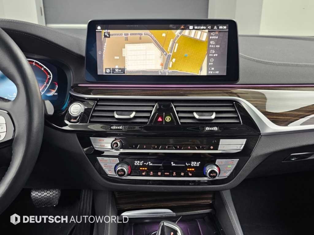 BMW 5시리즈 5시리즈 (G30) 520i 럭셔리 이미지 14