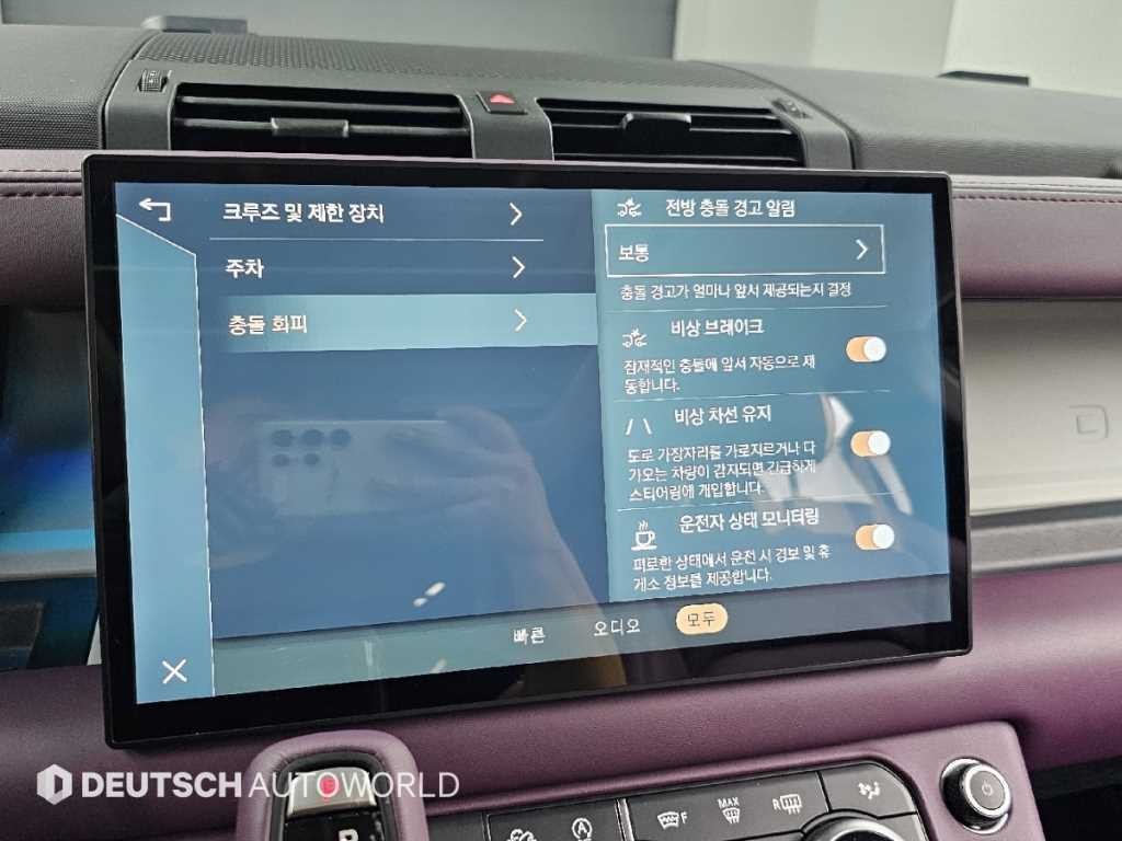 랜드로버 디펜더 디펜더 (L663) D240 SE 이미지 17