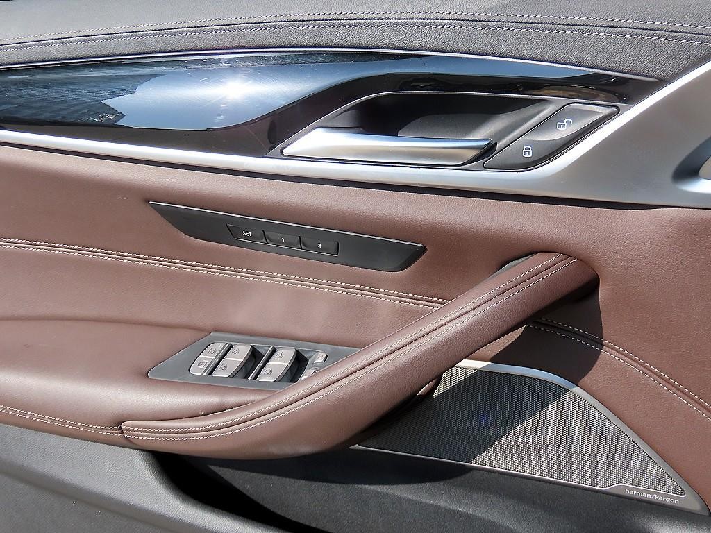 BMW 5시리즈 5시리즈 (G30) 530e M 스포츠 이미지 12