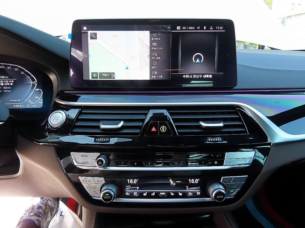 BMW 5시리즈 5시리즈 (G30) 530e M 스포츠 이미지 13