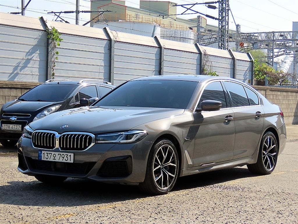 BMW 5시리즈 5시리즈 (G30) 530e M 스포츠 이미지 2