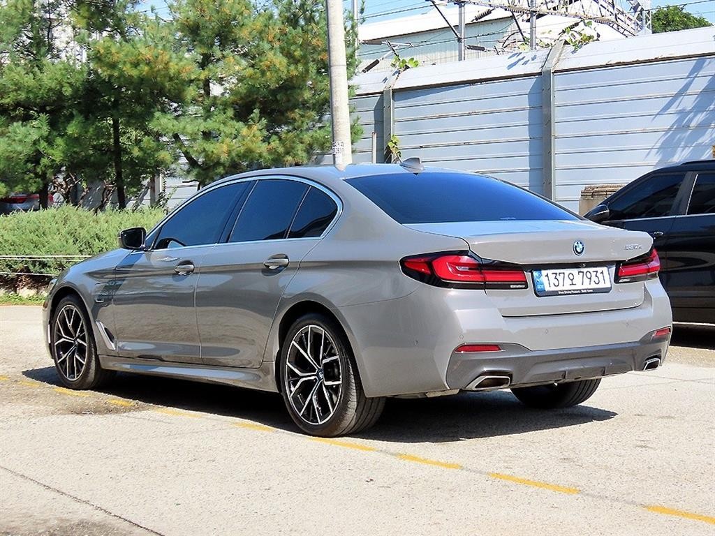 BMW 5시리즈 5시리즈 (G30) 530e M 스포츠 이미지 3
