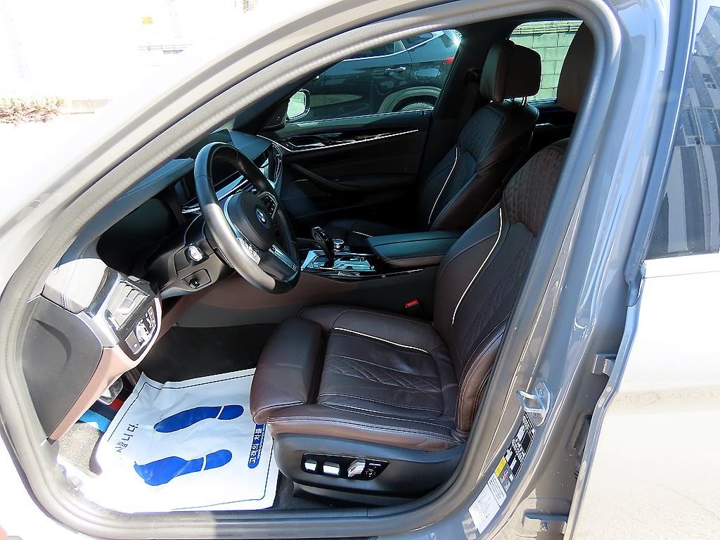 BMW 5시리즈 5시리즈 (G30) 530e M 스포츠 이미지 5