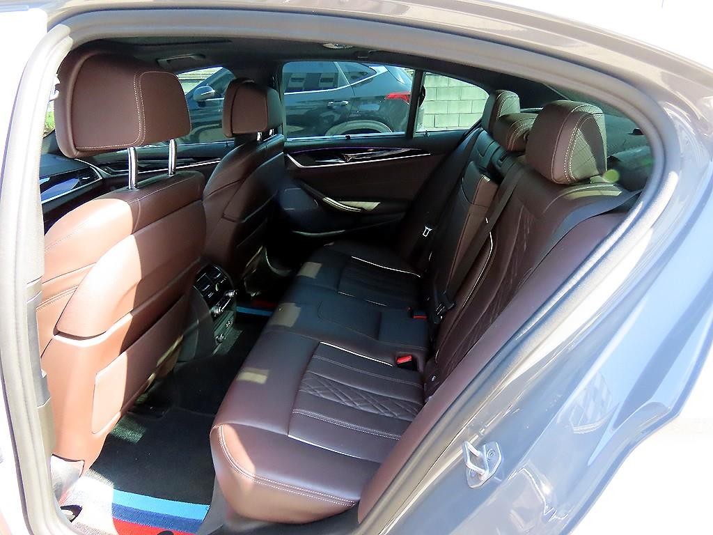 BMW 5시리즈 5시리즈 (G30) 530e M 스포츠 이미지 6
