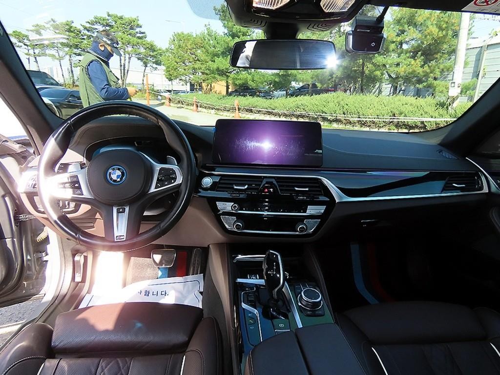 BMW 5시리즈 5시리즈 (G30) 530e M 스포츠 이미지 7