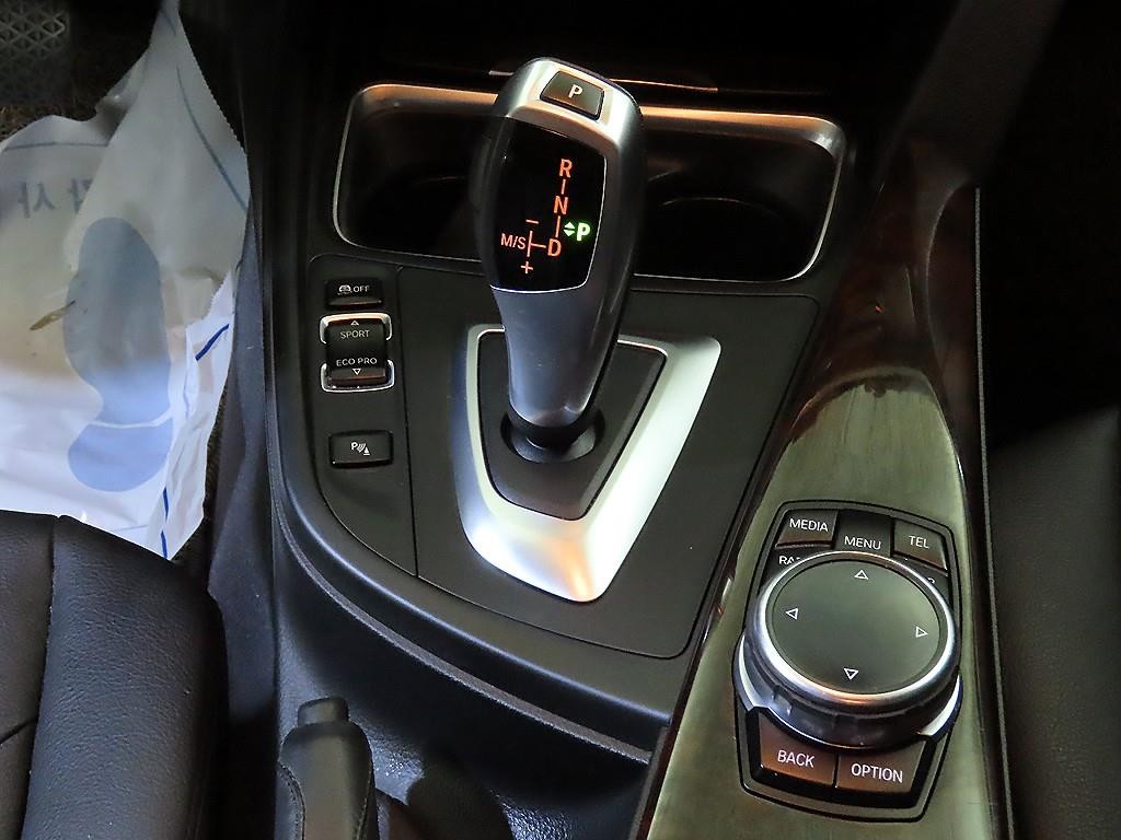 BMW 3시리즈 3시리즈 (F30) 320i 이미지 12