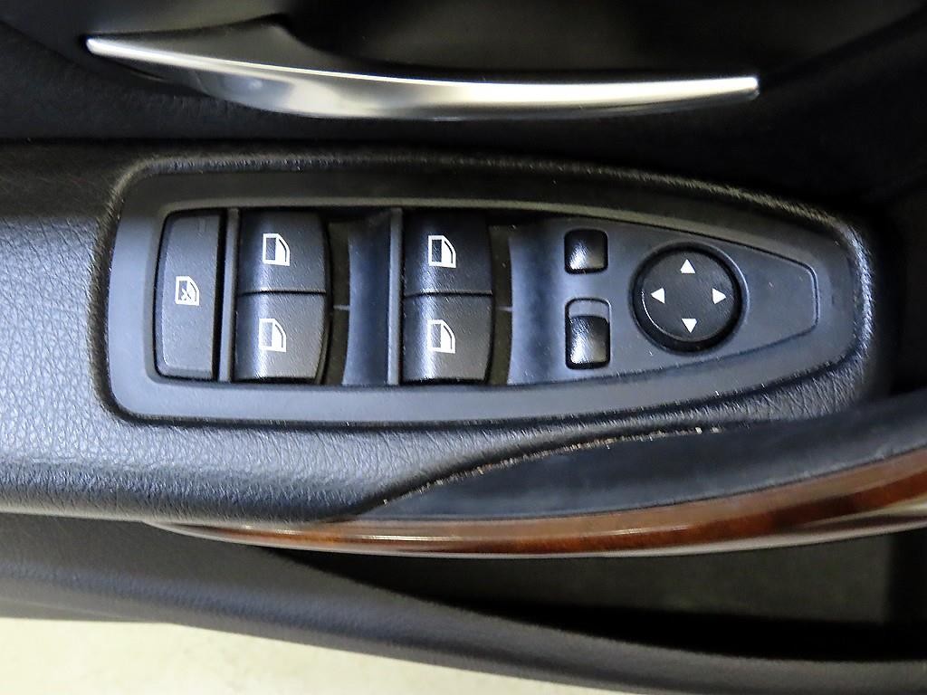 BMW 3시리즈 3시리즈 (F30) 320i 이미지 13