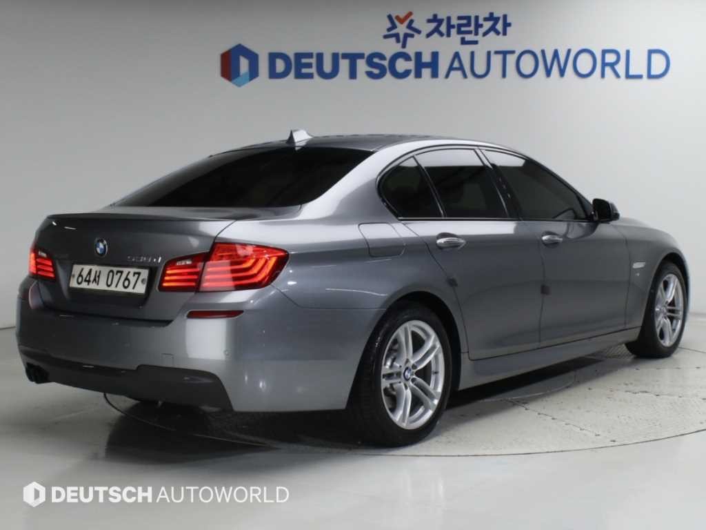 BMW 5시리즈 5시리즈 (F10) 530d xDrive M 에어로 다이나믹 이미지 3