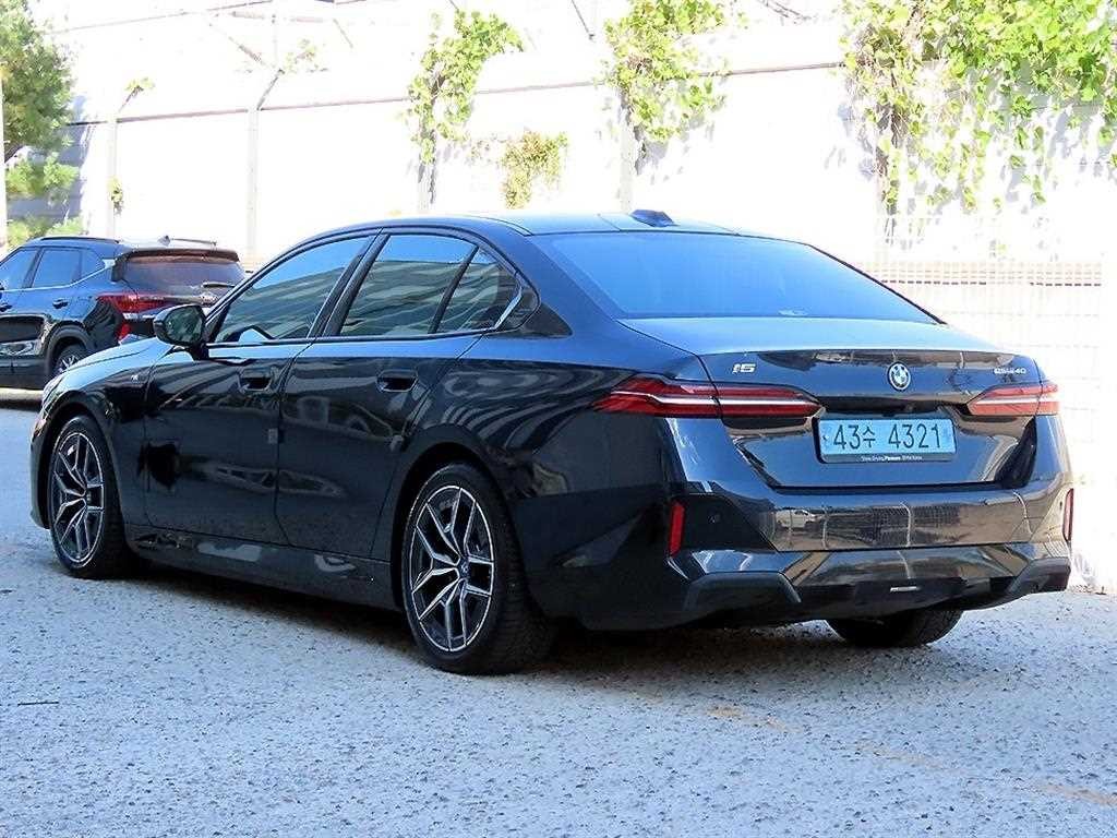 BMW i5 eDrive 40 M 스포츠 이미지 3
