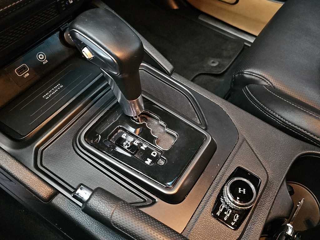 KG모빌리티(쌍용) 렉스턴 더 뉴 렉스턴 스포츠 칸 디젤 2.2 4WD 프레스티지 이미지 8