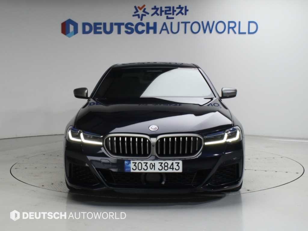 BMW 5시리즈 5시리즈 (G30) M550i xDrive 이미지 3