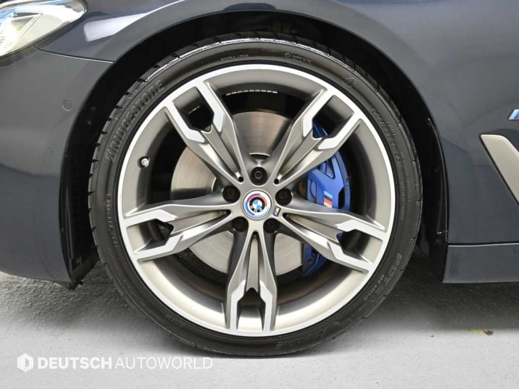 BMW 5시리즈 5시리즈 (G30) M550i xDrive 이미지 5