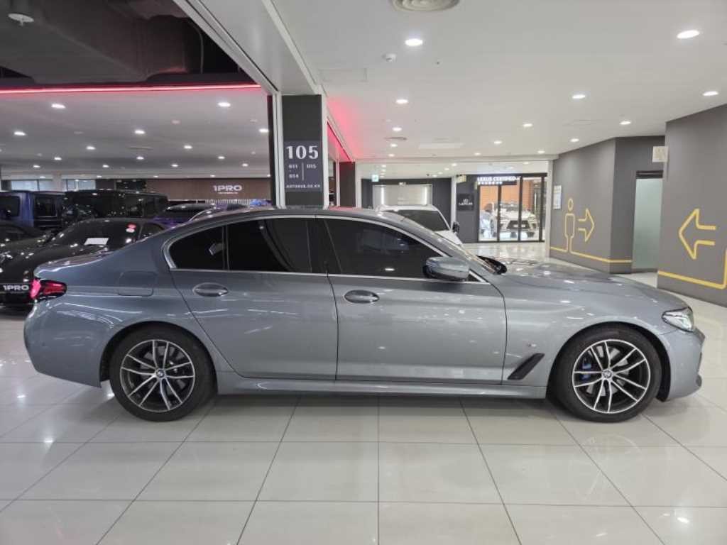 BMW 5시리즈 5시리즈 (G30) 520i M 스포츠 이미지 2