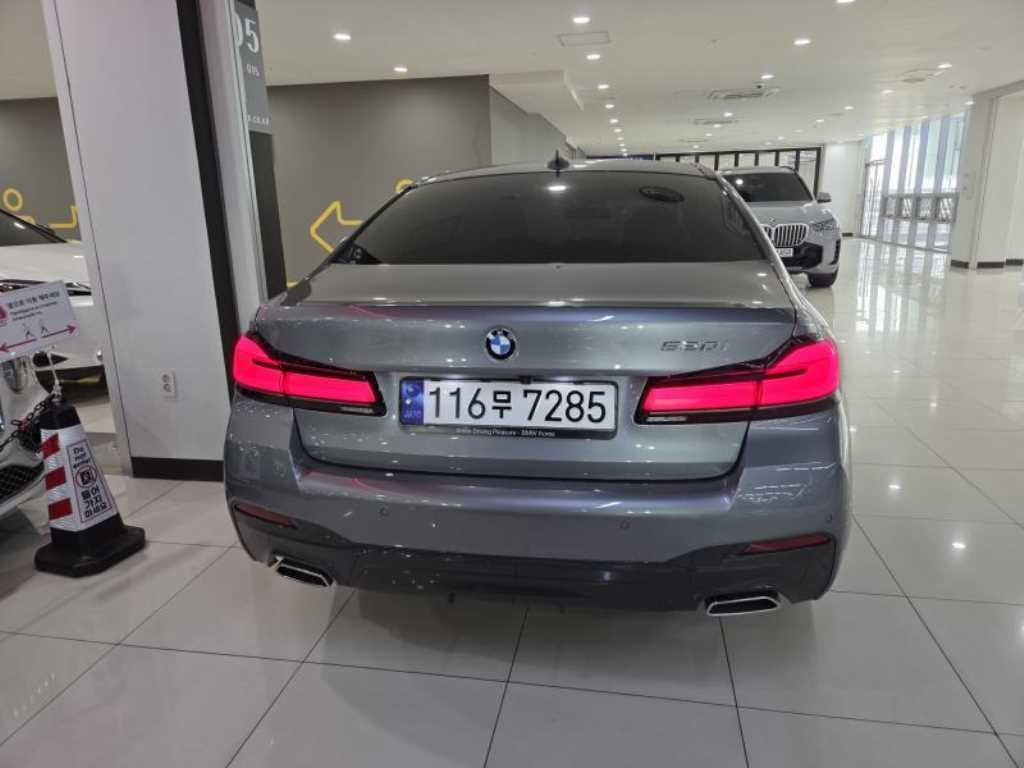 BMW 5시리즈 5시리즈 (G30) 520i M 스포츠 이미지 3