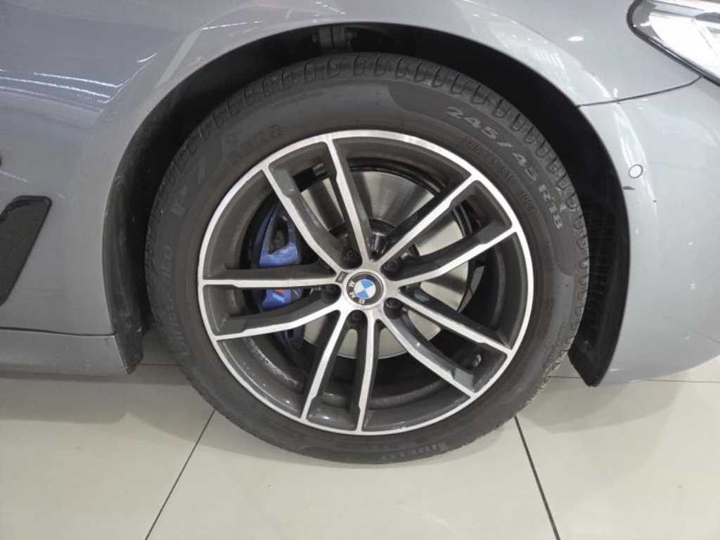 BMW 5시리즈 5시리즈 (G30) 520i M 스포츠 이미지 4
