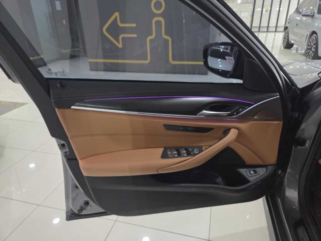 BMW 5시리즈 5시리즈 (G30) 520i M 스포츠 이미지 5