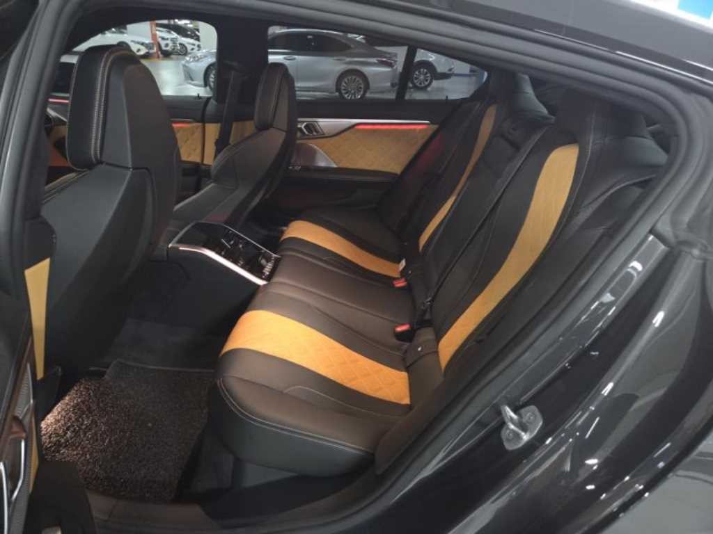 BMW 8시리즈 M8 4.4 그란쿠페 컴페티션 이미지 8