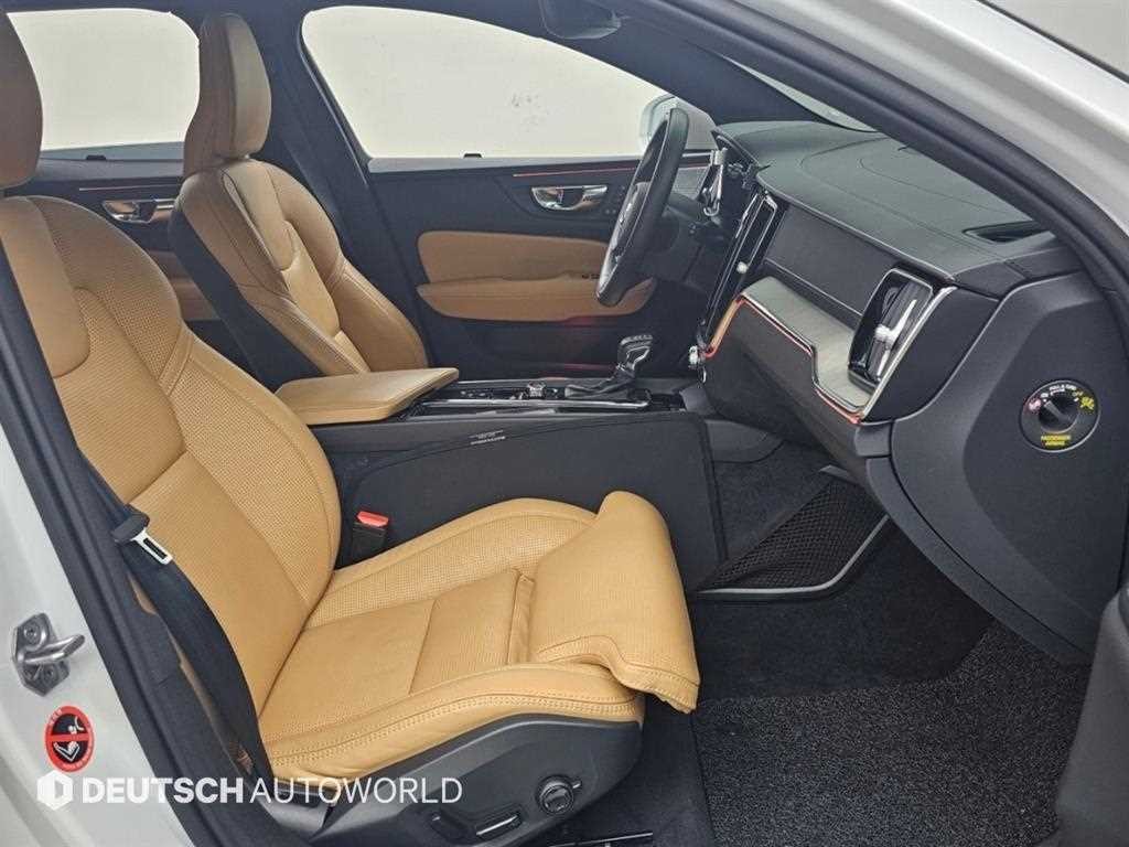 볼보 V60 V60 크로스 컨트리 2세대 2.0 T5 프로 AWD 이미지 10