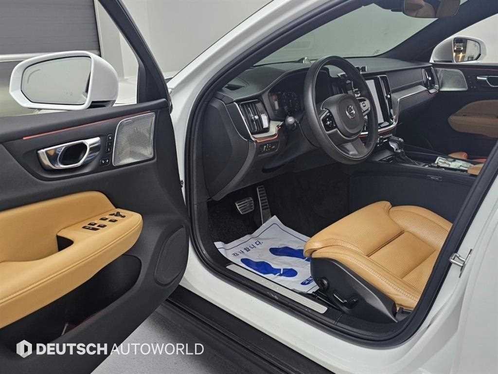 볼보 V60 V60 크로스 컨트리 2세대 2.0 T5 프로 AWD 이미지 11