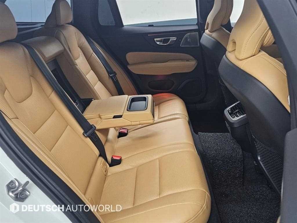 볼보 V60 V60 크로스 컨트리 2세대 2.0 T5 프로 AWD 이미지 12