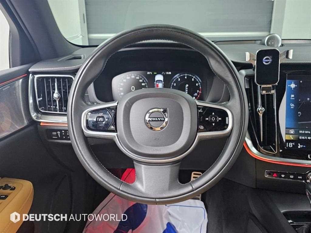 볼보 V60 V60 크로스 컨트리 2세대 2.0 T5 프로 AWD 이미지 13