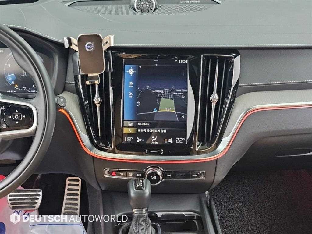 볼보 V60 V60 크로스 컨트리 2세대 2.0 T5 프로 AWD 이미지 14