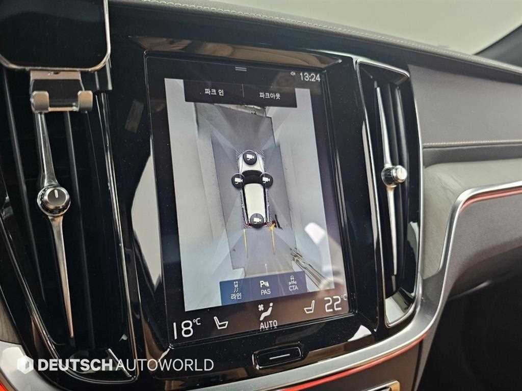 볼보 V60 V60 크로스 컨트리 2세대 2.0 T5 프로 AWD 이미지 15