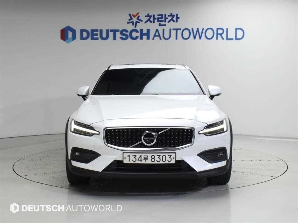 볼보 V60 V60 크로스 컨트리 2세대 2.0 T5 프로 AWD 이미지 3