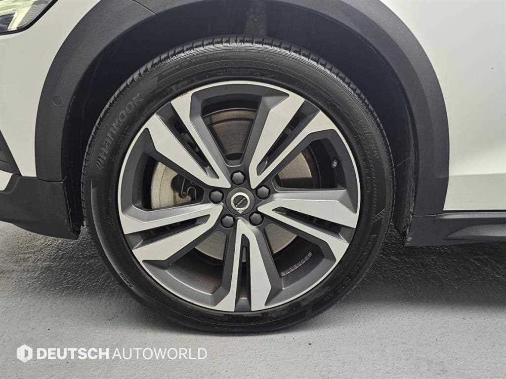 볼보 V60 V60 크로스 컨트리 2세대 2.0 T5 프로 AWD 이미지 5