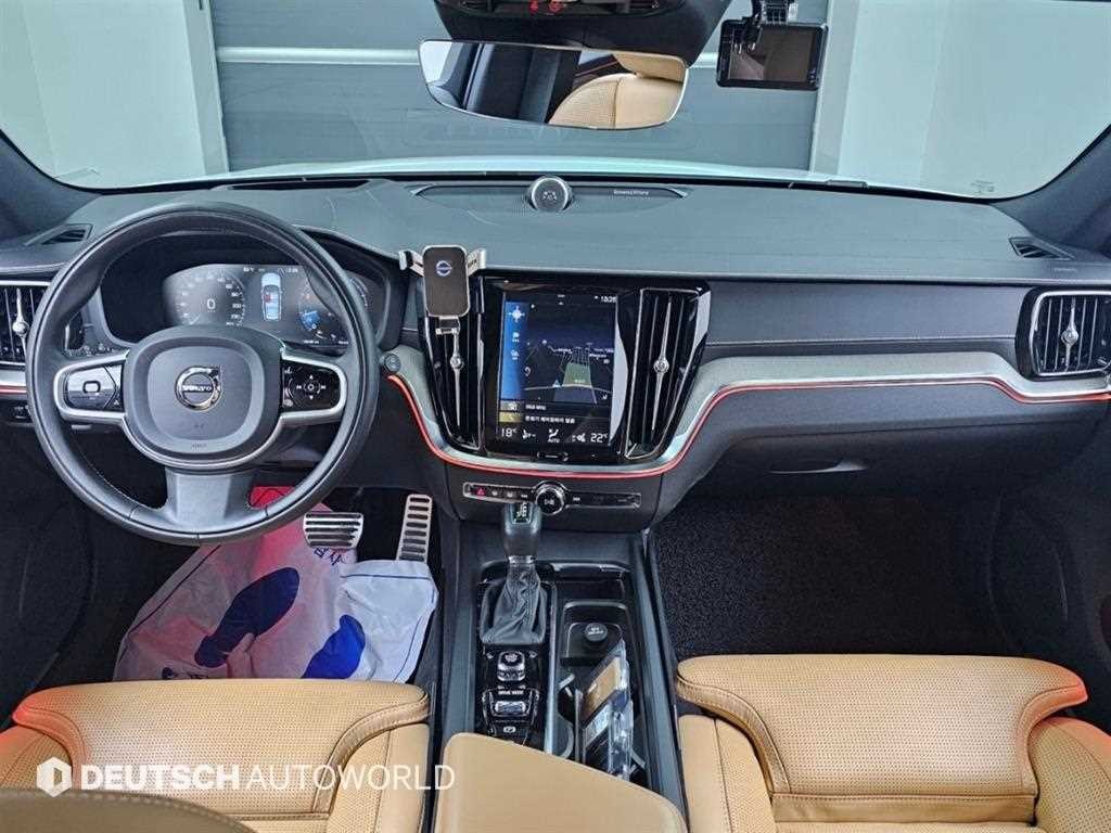 볼보 V60 V60 크로스 컨트리 2세대 2.0 T5 프로 AWD 이미지 7
