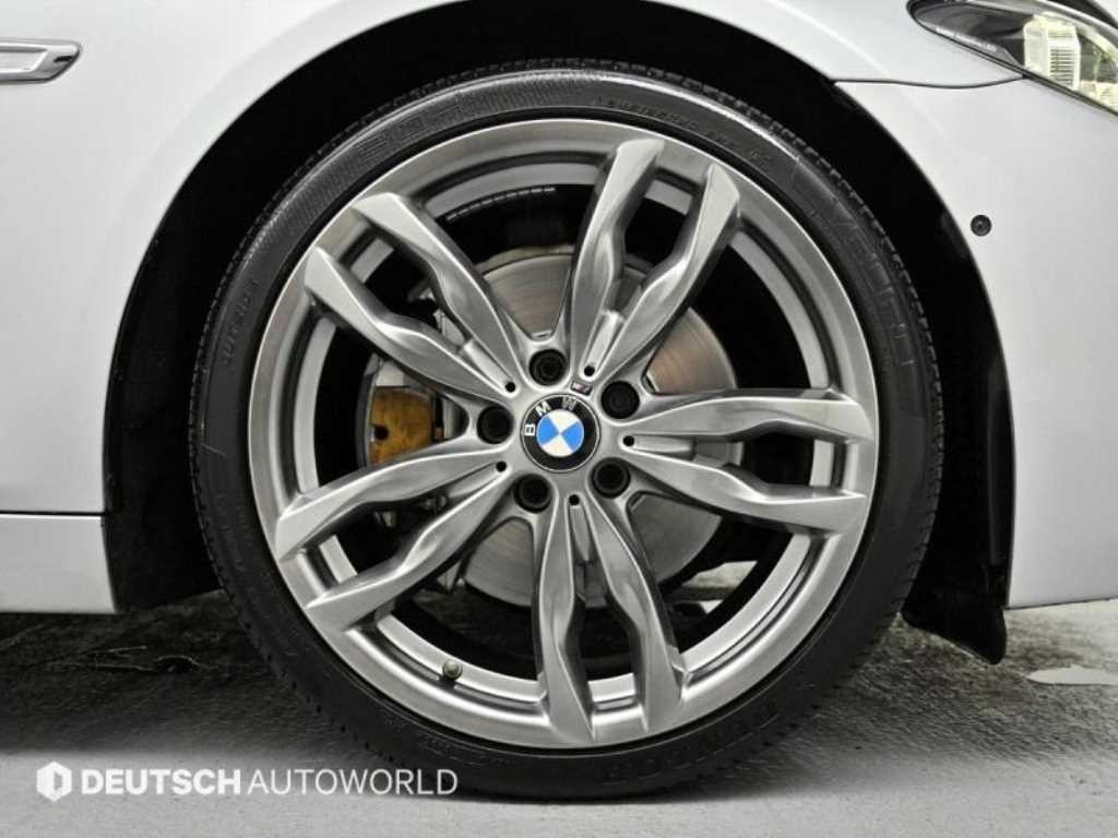 BMW 5시리즈 5시리즈 (F10) M550d xDrive 이미지 18