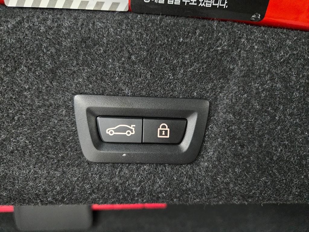 BMW 3시리즈 M3 (F80, E90) M3 세단 컴패티션 M xDrive 이미지 17