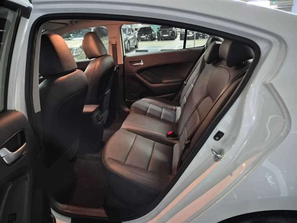 기아 K3 더뉴 K3 1.6 GDI 프레스티지 기본형 이미지 7